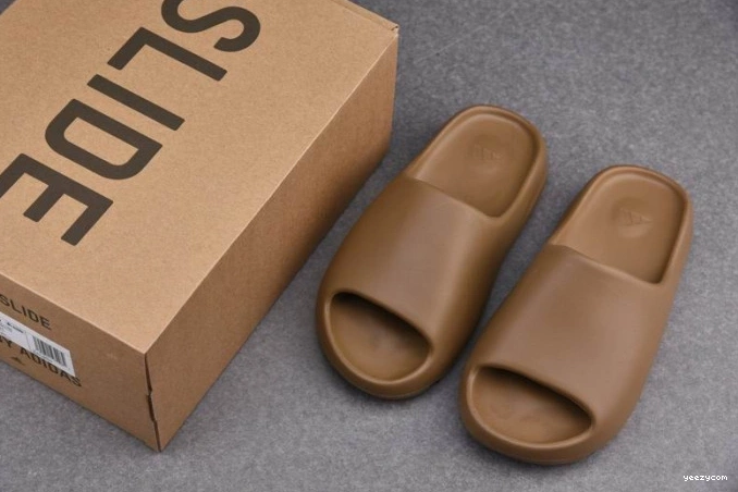 Adidas G55492 Core Slide Yeezy 1018